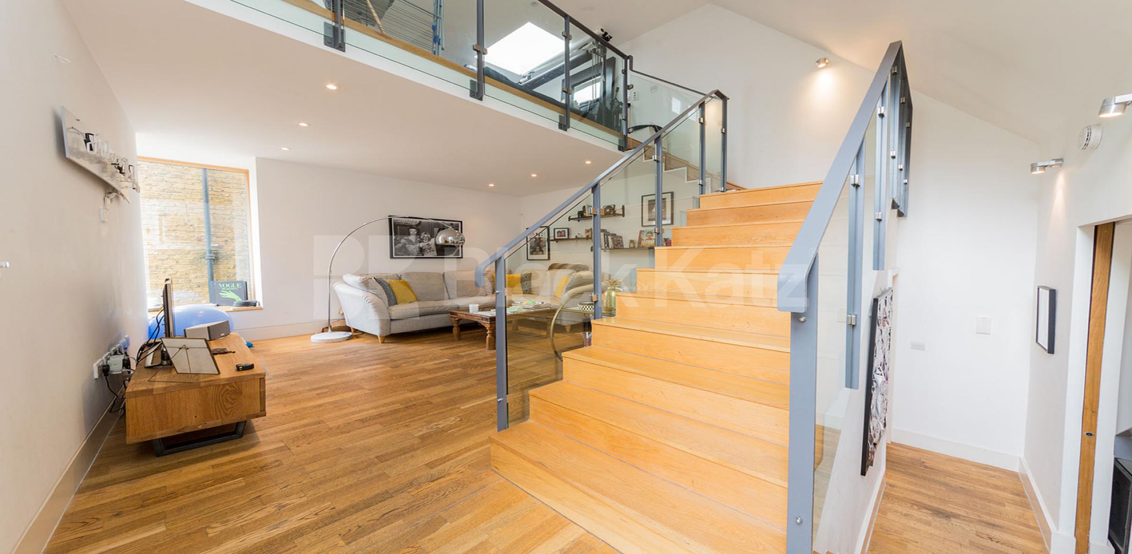 			LET BY!, 2 Bedroom, 1 bath, 1 reception House			 Camden Mews, CAMDEN